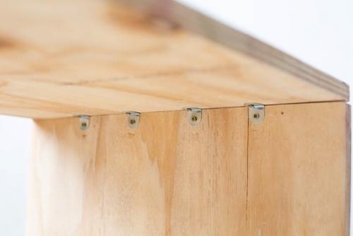 Простой столик - стойка из фанеры. 04