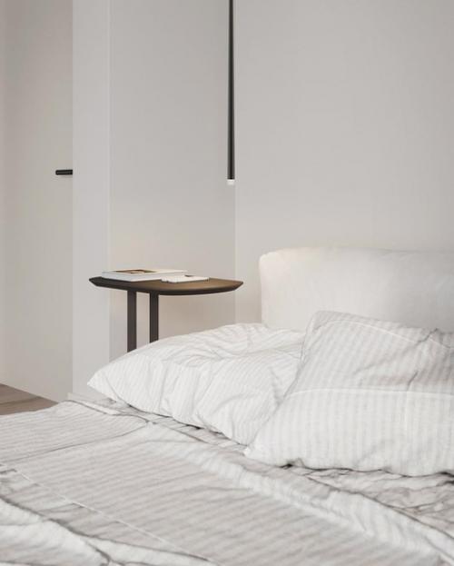 Светлый, минималистичный интерьер комнаты.
