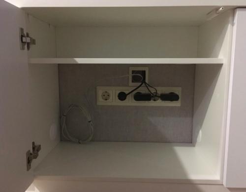 Мы прячем кучу проводов от телевизора и приставки!