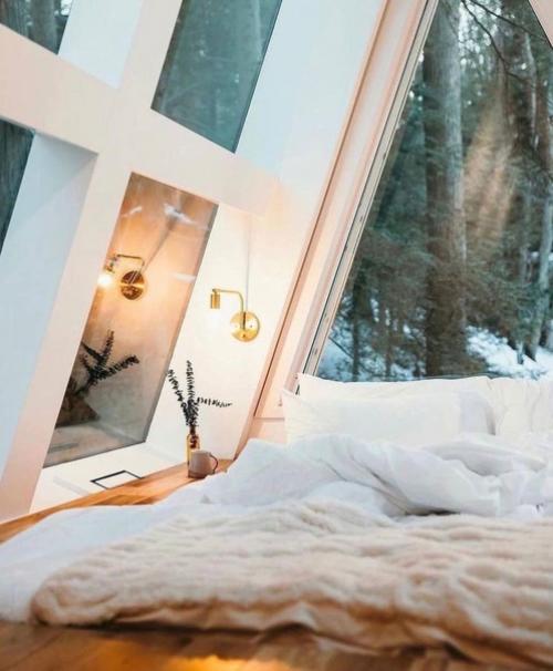 Этот домик посреди леса находится. 01