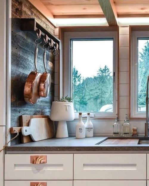 Маленький домик на колесах.