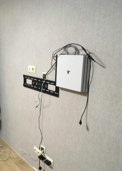 Мы прячем кучу проводов от телевизора и приставки! 03