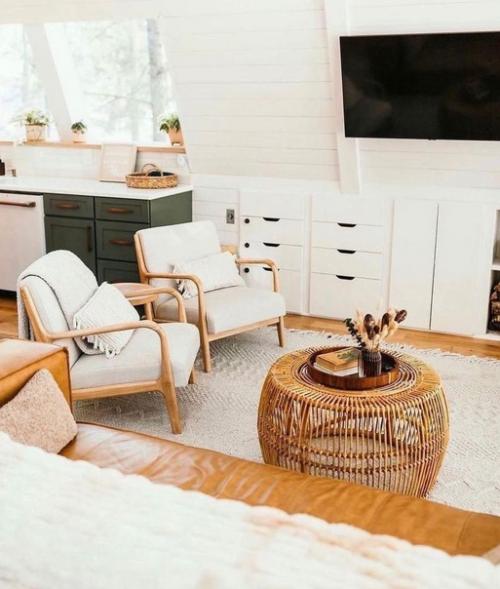 Этот домик посреди леса находится. 05