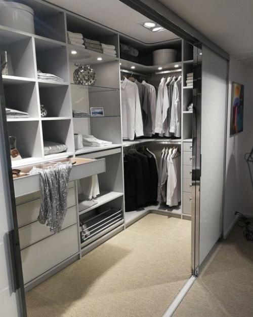 Мы делаем гардероб отдельным помещением. 01