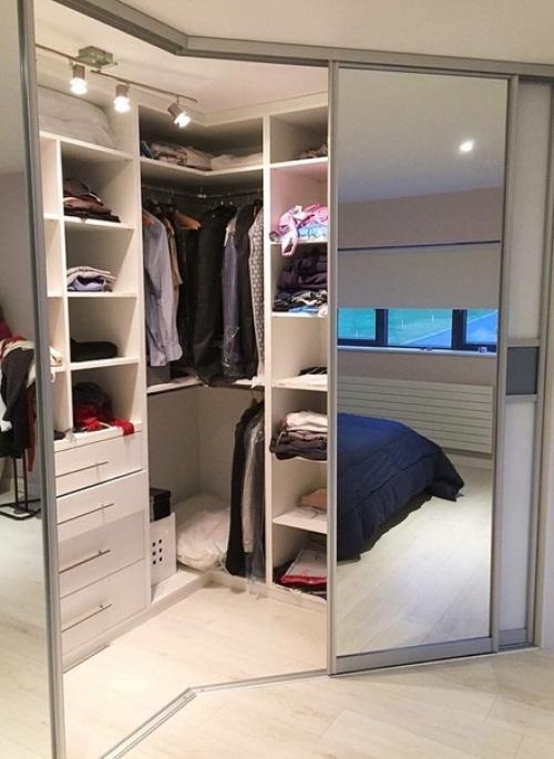 Мы делаем гардероб отдельным помещением. 02