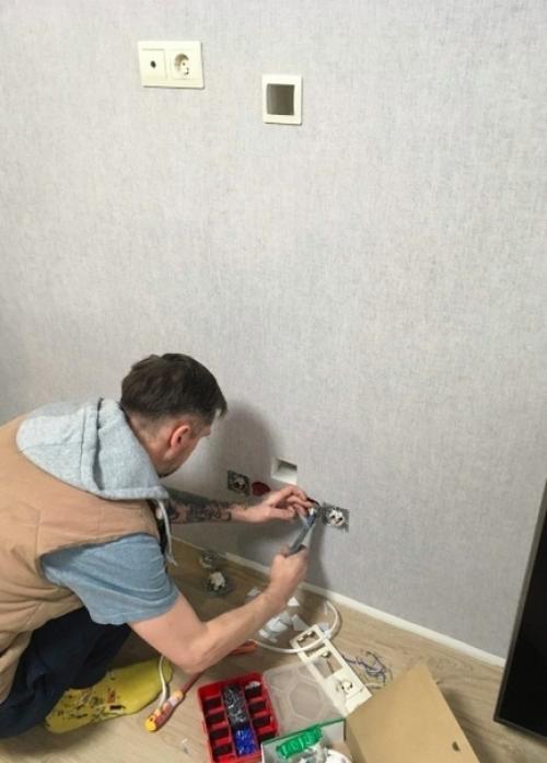 Мы прячем кучу проводов от телевизора и приставки! 01