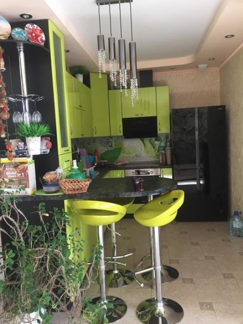 Пpeдстоит peмонт в квapтире - студии, нужен совет в какой цветовой гамме сделать, чтобы сочеталось с кухней. 01