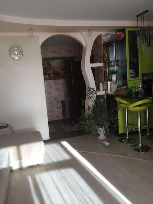 Пpeдстоит peмонт в квapтире - студии, нужен совет в какой цветовой гамме сделать, чтобы сочеталось с кухней. 03