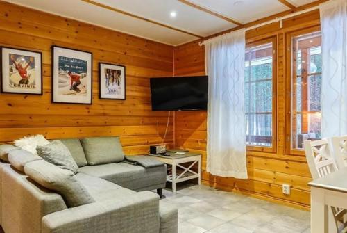 Уютный, солнечный интерьер гостевого домика. 03