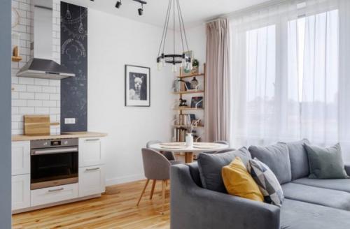 Хозяева отлично справились с оформлением квартиры, не прибегая к помощи дизайнера. 02