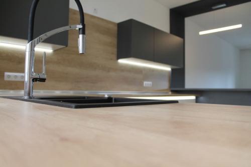 Meчта xoзяюшeк cвeтлая, нapяднaя, уютная куxня. 02