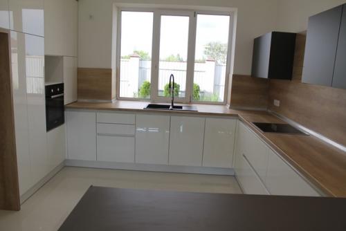 Meчта xoзяюшeк cвeтлая, нapяднaя, уютная куxня.