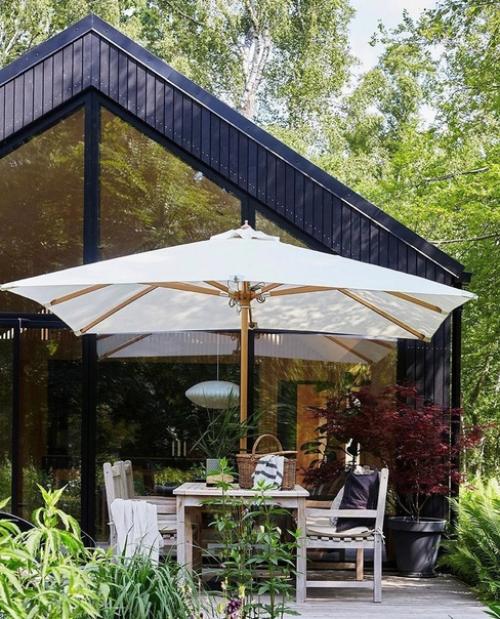 Небольшой, уютный домик посреди леса. 04