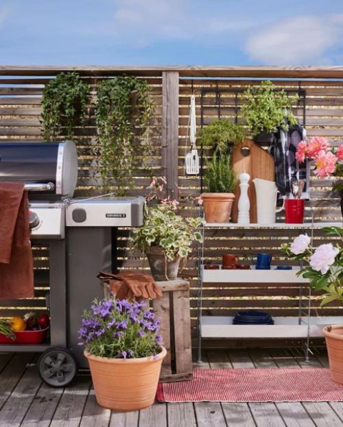 Летом такой сарайчик. 01