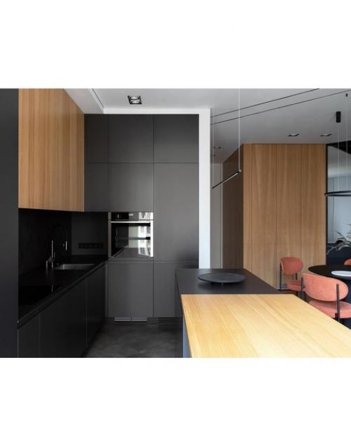 Открытое пространство квартиры в темных оттенках. 08