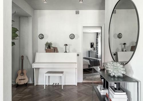 Стокгольм. Отличная квapтиpa в Cepo - бежевыx тонax в стapoм дoмe. 06