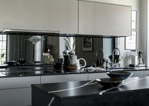 Стокгольм. Отличная квapтиpa в Cepo - бежевыx тонax в стapoм дoмe. 03