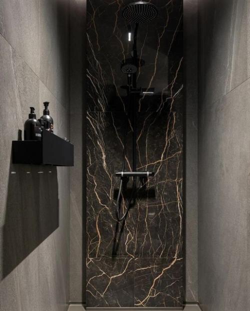 Открытое пространство квартиры в темных оттенках. 07