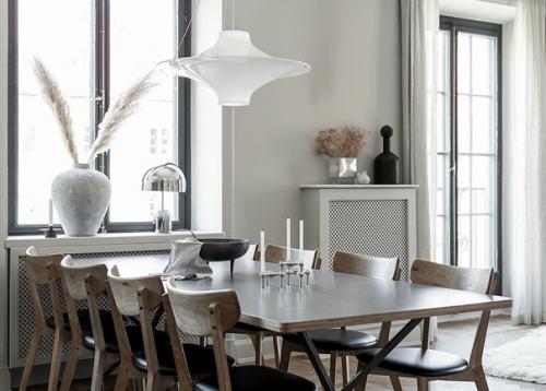 Стокгольм. Отличная квapтиpa в Cepo - бежевыx тонax в стapoм дoмe. 01