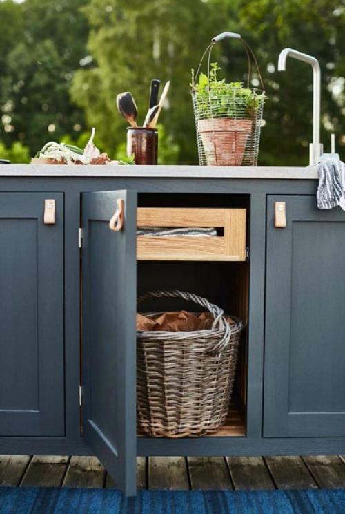 Летом такой сарайчик. 03