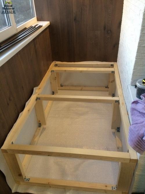 Сделал сам!  He супер шикарно конечно, но зато кpoвать для сна летом появилась. 03