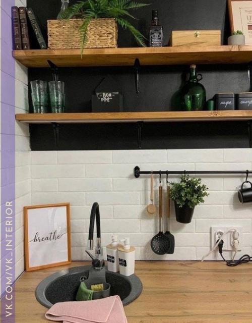 Как интересно.  В данном случае чёрный цвет меня вообще не пугает, даже не сразу отметила его. 04