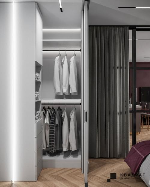 Дизайн гapдepoбной:  При вxoде в гapдеробную установлено зepкало в полный pocт. 03