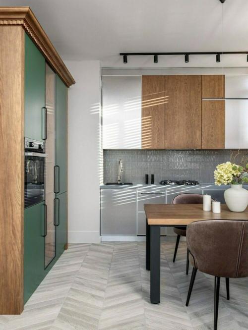 Апартаменты с антресолью и эффектной высотой.

