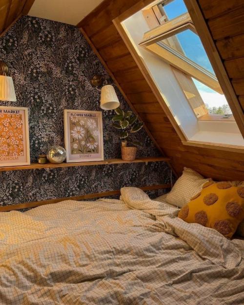 Мансардная спальня с атмосферой уюта и тишины. 01
