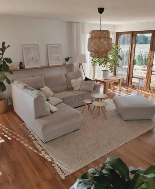 Натуральные материалы, много света, спокойные оттенки. 03