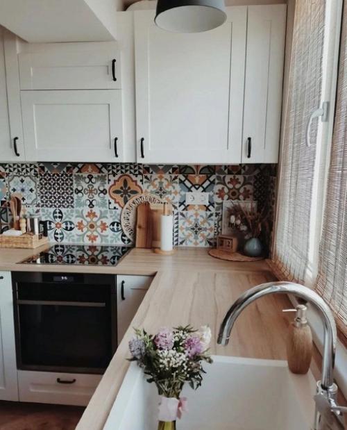 Очень практичное и удобное размещение мебели на кухне. 01