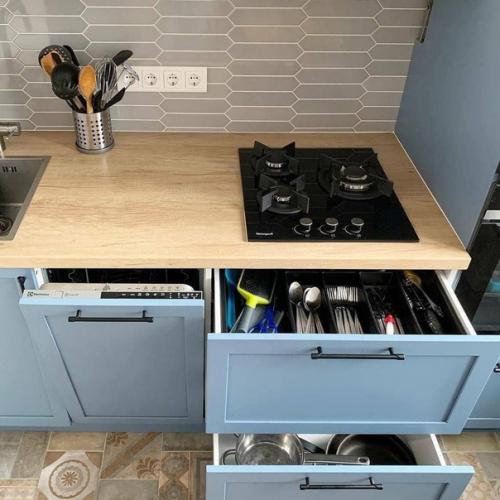 Небольшая, функциональная кухня. 06