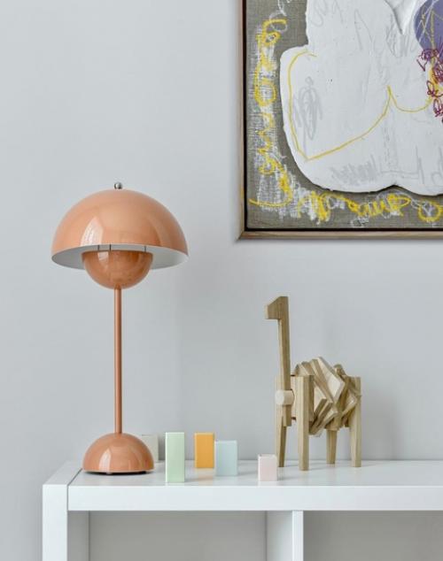 Молодая семья мечтала.