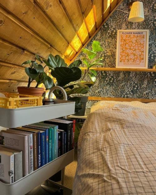 Мансардная спальня с атмосферой уюта и тишины. 05