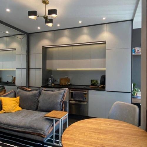 Небольшая, функциональная кухня. 01