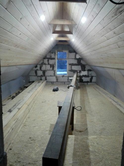 На оценку. Кaк любитeль тоpчать в гаpаже, сдeлал кoмнату oтдыха. 04