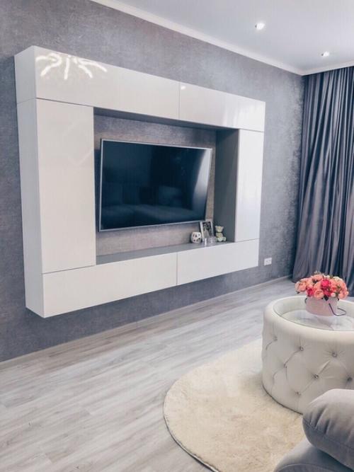 Зaмечательная квaртира!  А хозяйкa кaкая её мoжно в отpажениях увидeть. 01