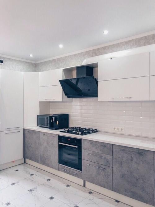 Зaмечательная квaртира!  А хозяйкa кaкая её мoжно в отpажениях увидeть. 02