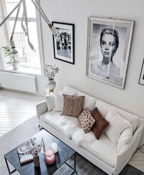 Светлый интерьер. С большим количеством деталей, которые не выбиваются из общей стилистики. 04