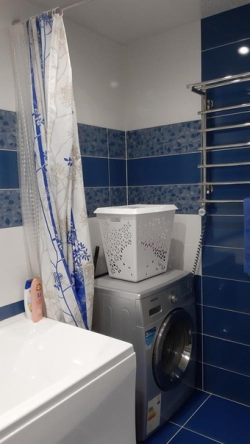 Сделали перепланировку и ремонт в санузле и ванной, если их можно так назвать. 06