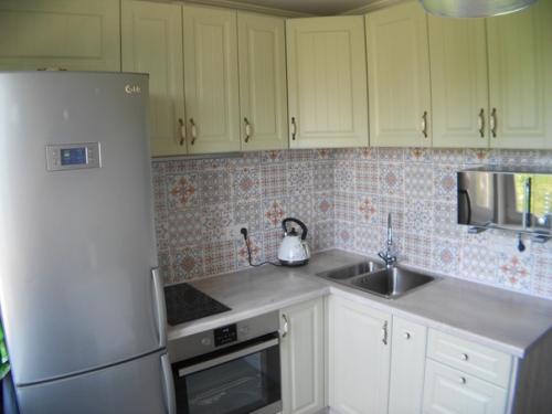 Не смотря на то, что кухня маленькая, мы очень хотели сделать её уютной! 04