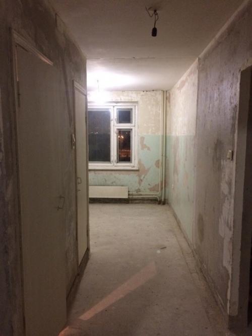 Обновили квартиру.  Самым сложным было все сломать и вынести строймусор, а его оказалось намного больше чем мы предполагали. 03