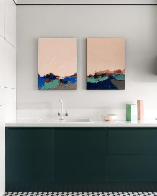 Интересный вариант для оформления квартиры.