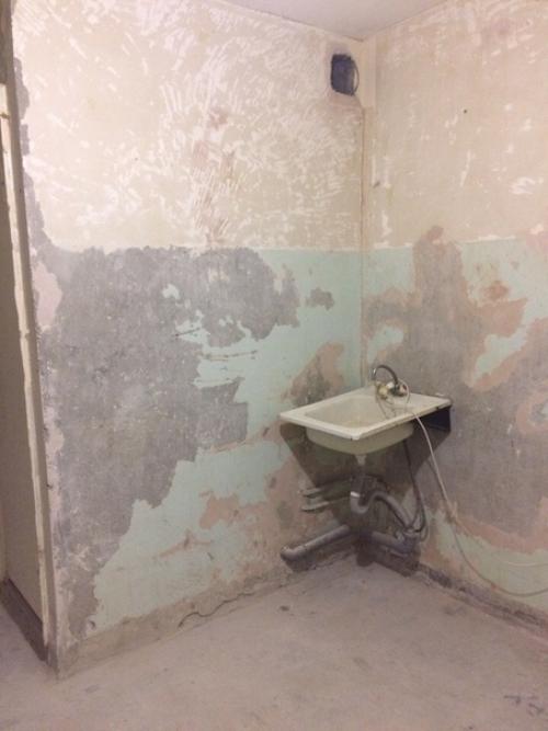 Обновили квартиру.  Самым сложным было все сломать и вынести строймусор, а его оказалось намного больше чем мы предполагали. 04