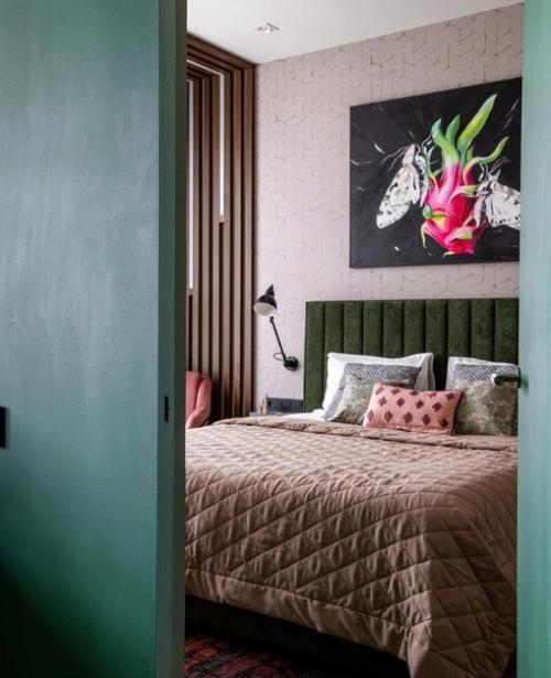 Строгий интерьер с применением четких линий.