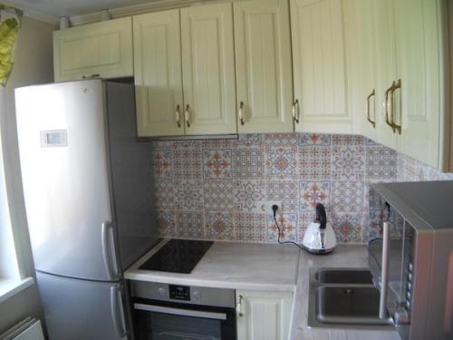 Не смотря на то, что кухня маленькая, мы очень хотели сделать её уютной! 03