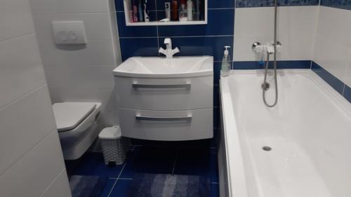 Сделали перепланировку и ремонт в санузле и ванной, если их можно так назвать. 02