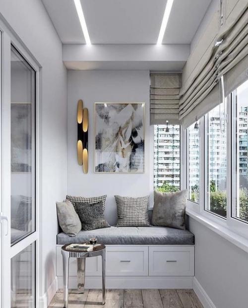 Небольшие балконы. В стильном оформлении. 01