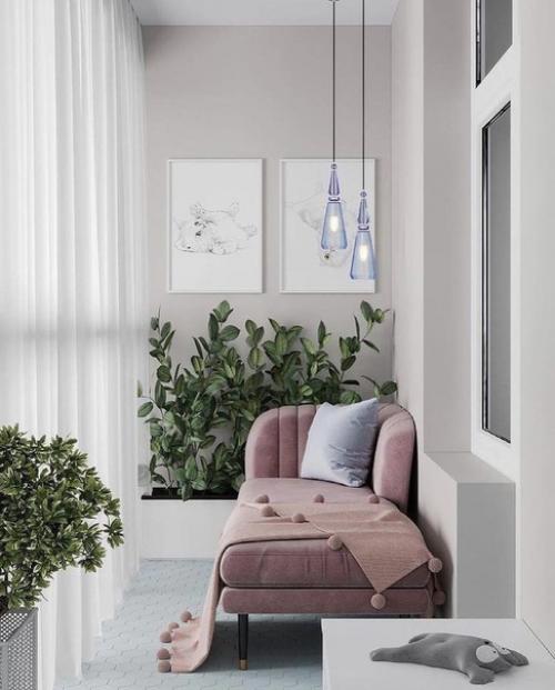 Небольшие балконы. В стильном оформлении.