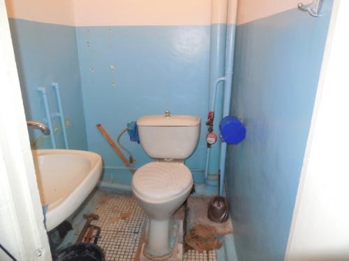 Очень хотела ярких красок в ванной комнате. 01